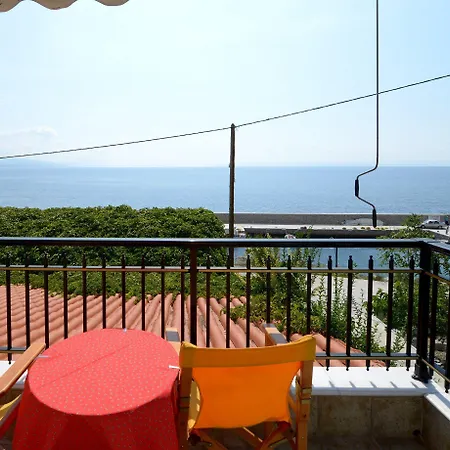 Pharos מלון דירות 3*