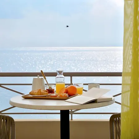Pharos Aparthotel 4*