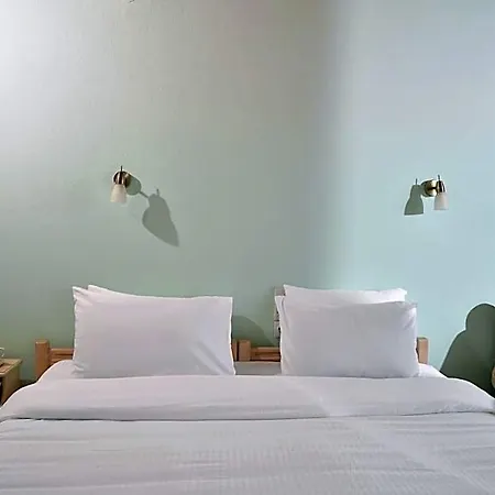 Pharos Aparthotel 4*