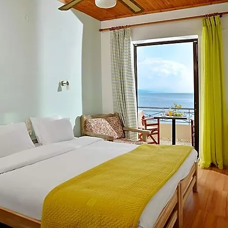 Aparthotel Pharos