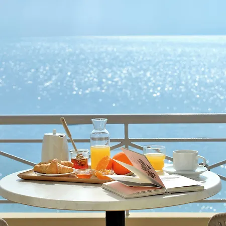 Apartahotel Pharos 4*