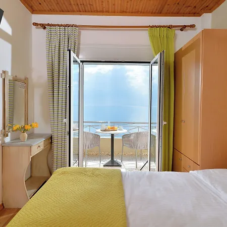 Apartahotel Pharos 4*