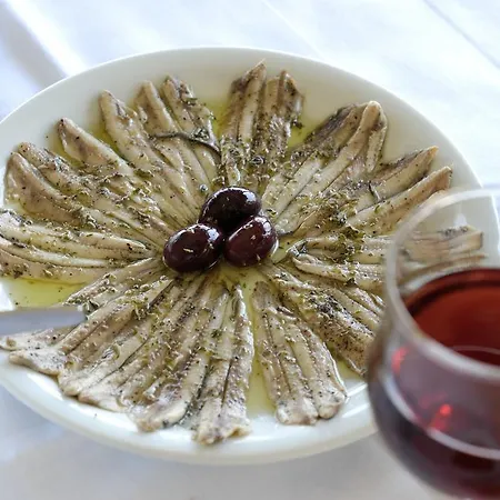 Pharos מלון דירות 3*