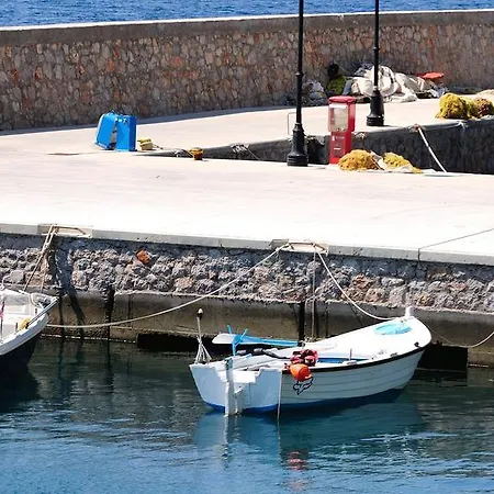 Pharos מלון דירות 3*