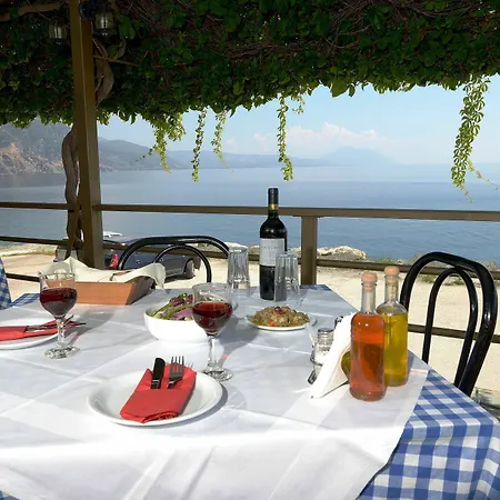 Pharos Aparthotel 2*
