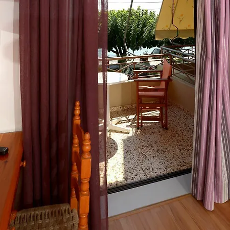 Aparthotel Pharos