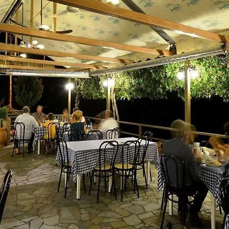 Pharos Aparthotel 2*