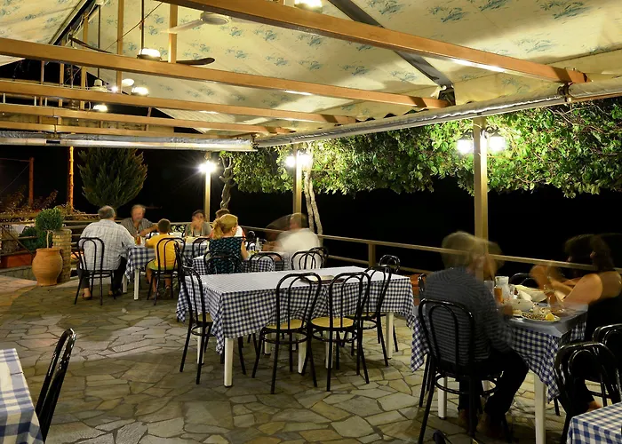 Ξενοδοχείο με διαμερίσματα Pharos Ήλια