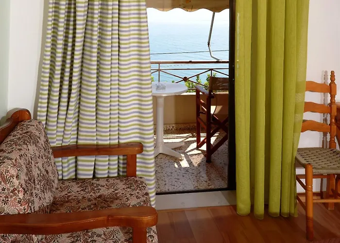 Ξενοδοχείο με διαμερίσματα Pharos Ήλια